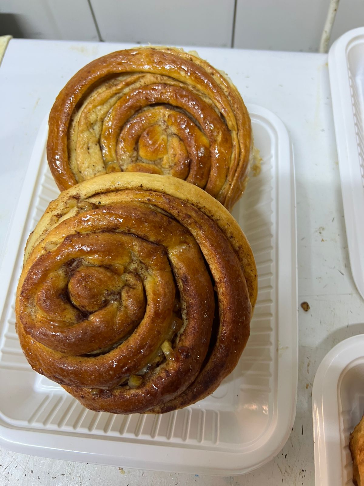 Cinnamon rolls pairs
