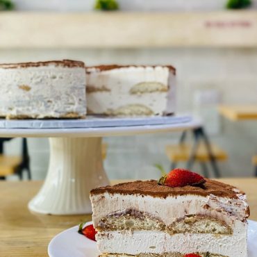 Tiramisu cake